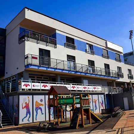 Baseline Sportovy Areal & Penzion Banska Bystrica Exterior photo
